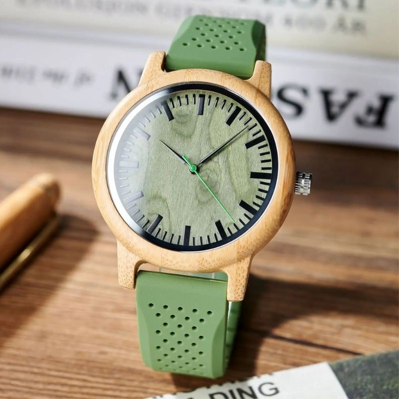 Unisex Holzuhr – Waldgrün Minimalist Unisex Holzuhr – Waldgrün Minimalist